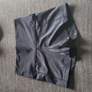 CVG Leapord shorts